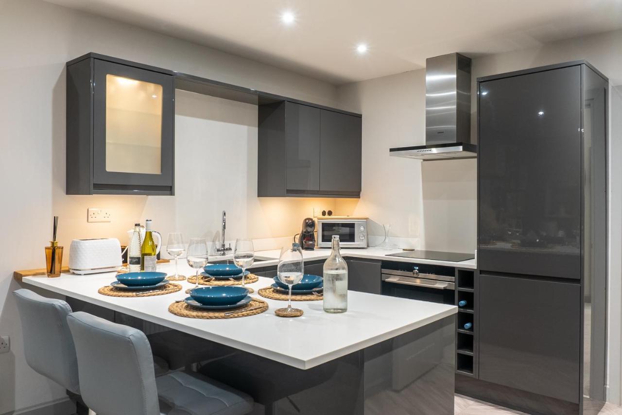 Spring Mount Huge Luxury Full Apartment- Harrogate Centre-Two Extremely Comfy Kingsize Bedrooms-Fully Equipped Modern Kitchen-Cosy Living Room With Huge Tv Exterior photo