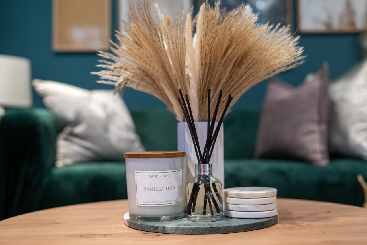 Spring Mount Huge Luxury Full Apartment- Harrogate Centre-Two Extremely Comfy Kingsize Bedrooms-Fully Equipped Modern Kitchen-Cosy Living Room With Huge Tv Exterior photo