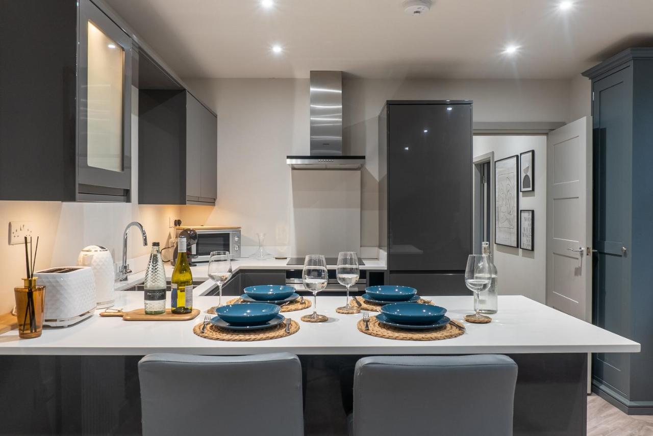 Spring Mount Huge Luxury Full Apartment- Harrogate Centre-Two Extremely Comfy Kingsize Bedrooms-Fully Equipped Modern Kitchen-Cosy Living Room With Huge Tv Exterior photo