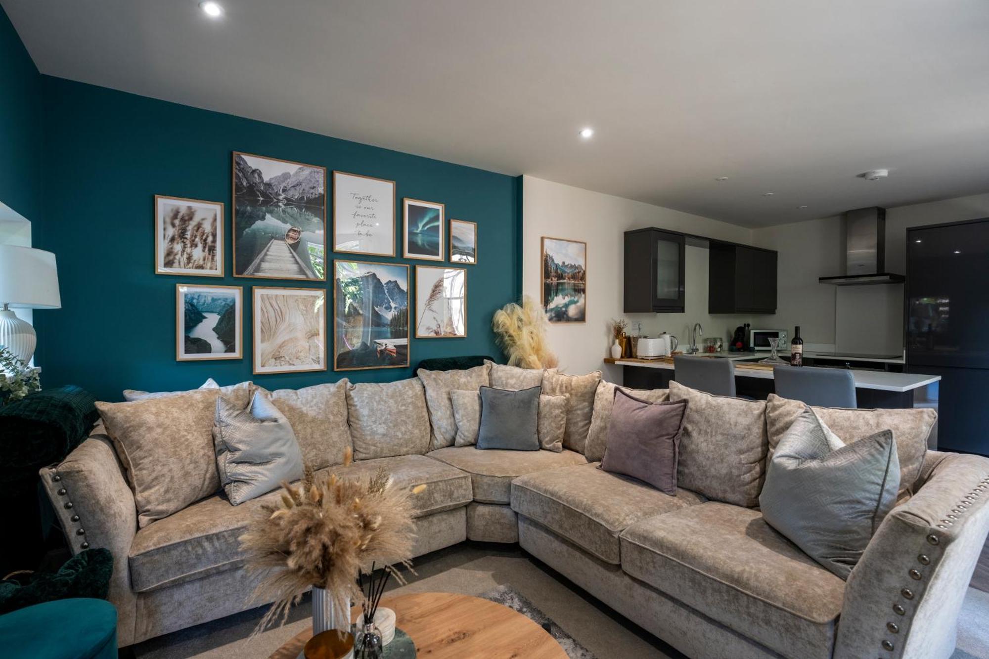 Spring Mount Huge Luxury Full Apartment- Harrogate Centre-Two Extremely Comfy Kingsize Bedrooms-Fully Equipped Modern Kitchen-Cosy Living Room With Huge Tv Exterior photo
